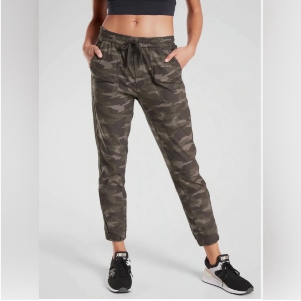Athleta Farallon Jogger Camo Green Size 8 Lounge Errands Fall Chill